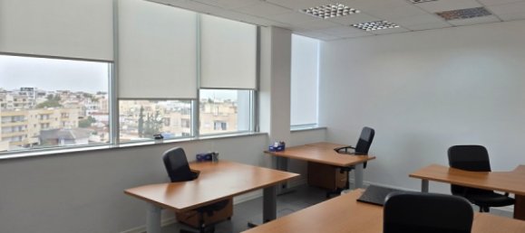 Oficina de 10 habitaciónes en Aglandjia, Cyprus No. 25890 8