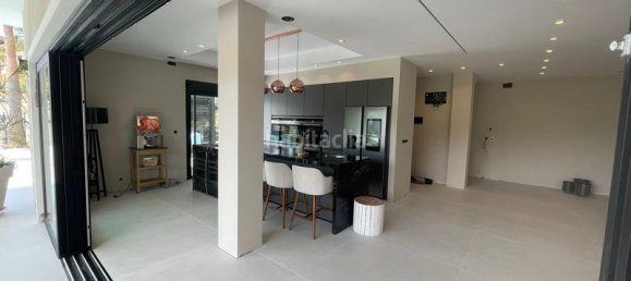 7 bedrooms Villa in Marbella, Spain No. 29879 36