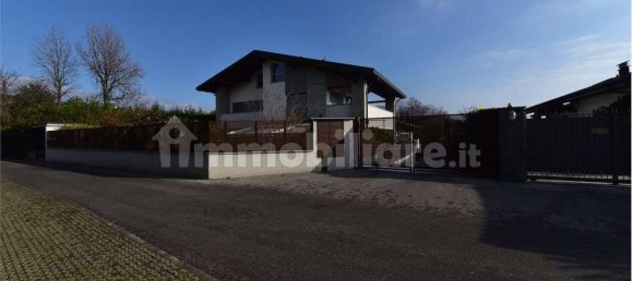 3 Schlafzimmer Wohnung in Capiago Intimiano, Italy, Nr. 331084 87