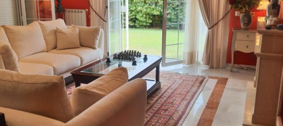 Villa de 4 dormitorios en Estepona, Spain No. 126966 12