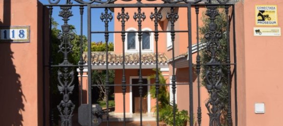 Villa de 4 dormitorios en Estepona, Spain No. 126966 38