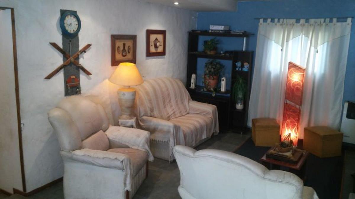 4 bedrooms House in Mar del Plata, Argentina No. 77684