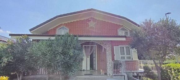 3 Schlafzimmer Villa in Frossasco, Italy, Nr. 347931 2