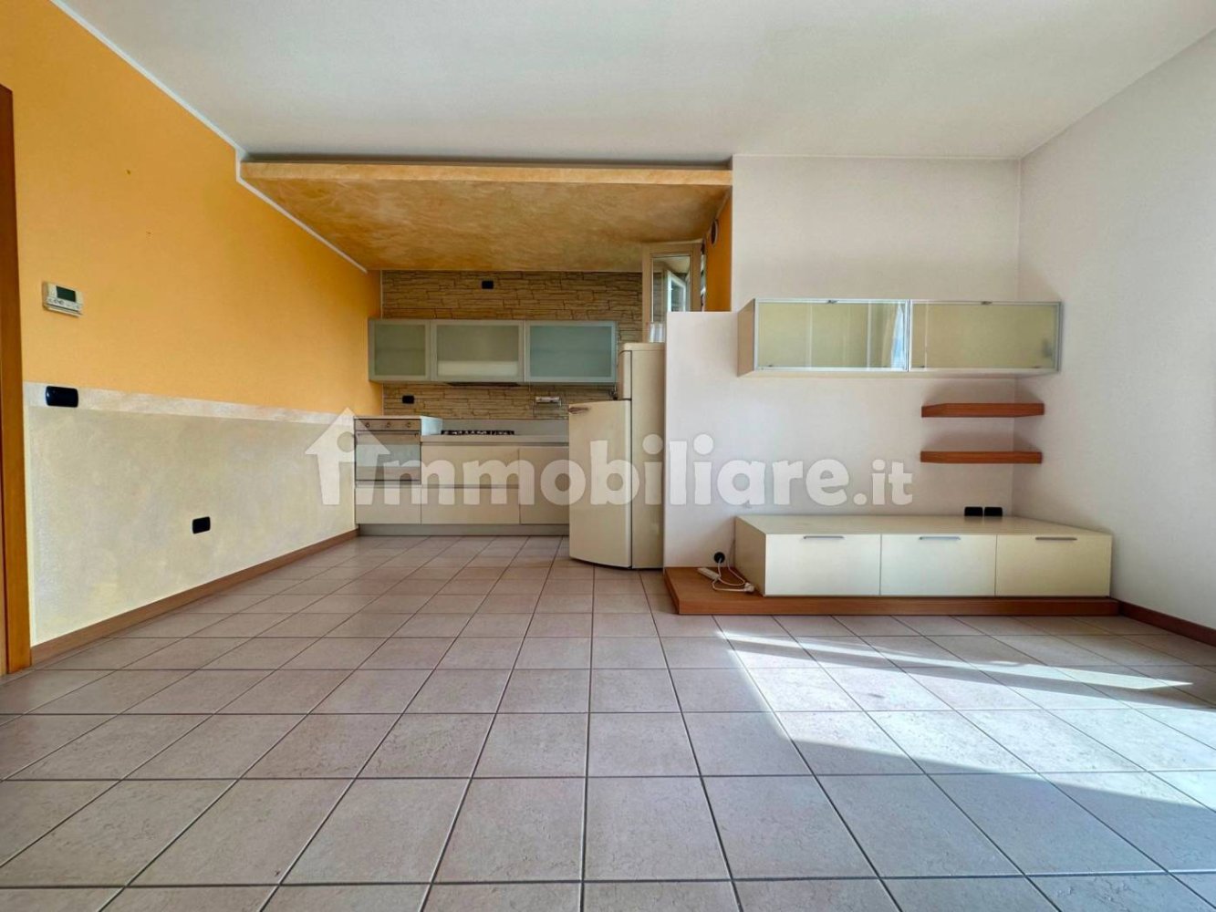 Квартира с 2 спальнями в Оппеано, Италия № 370369