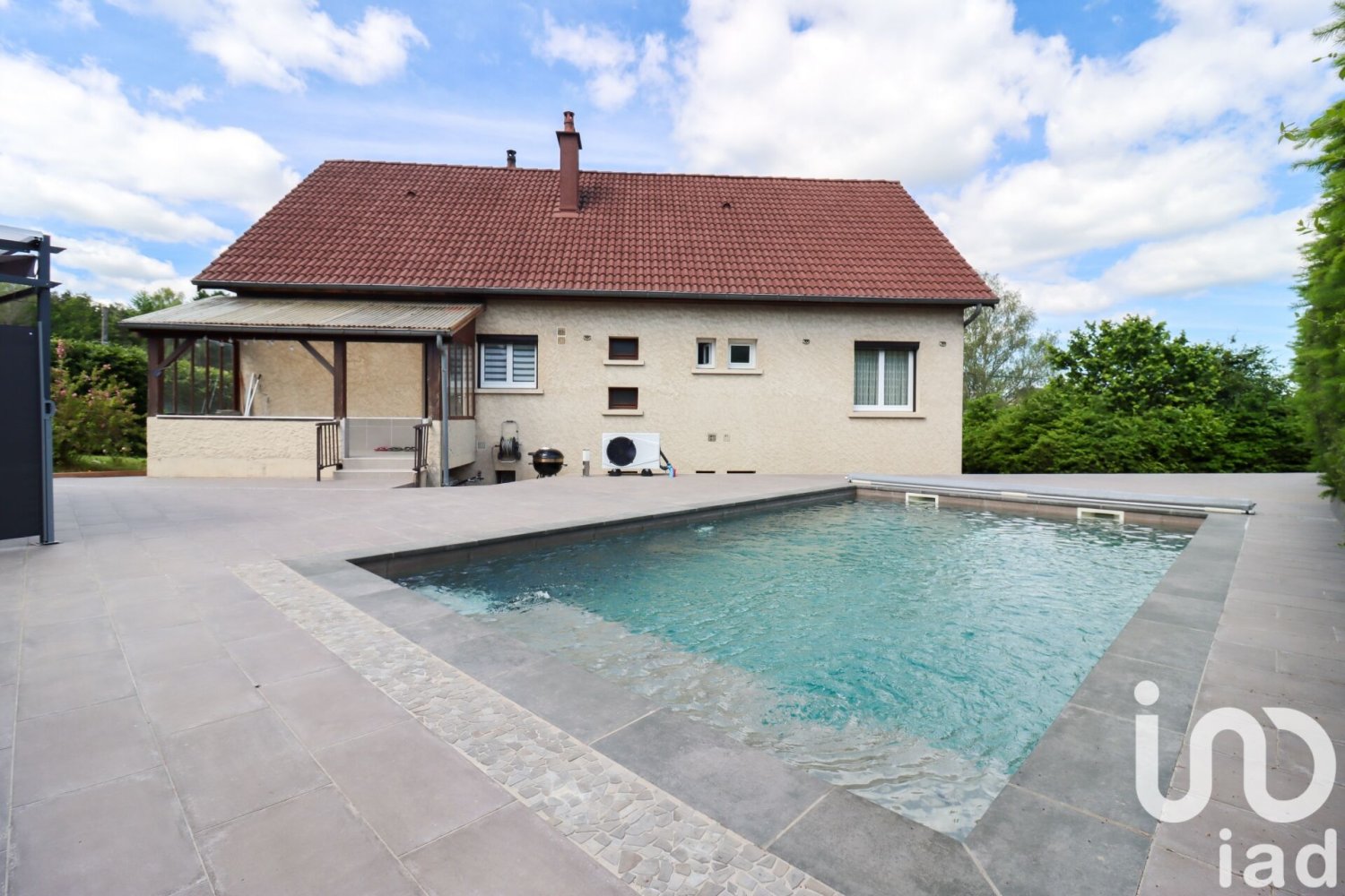 Casa de 4 dormitorios en Ussel, France No. 349371