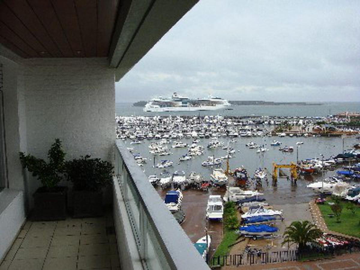 3 bedrooms Apartment in Maldonado, Uruguay No. 3943