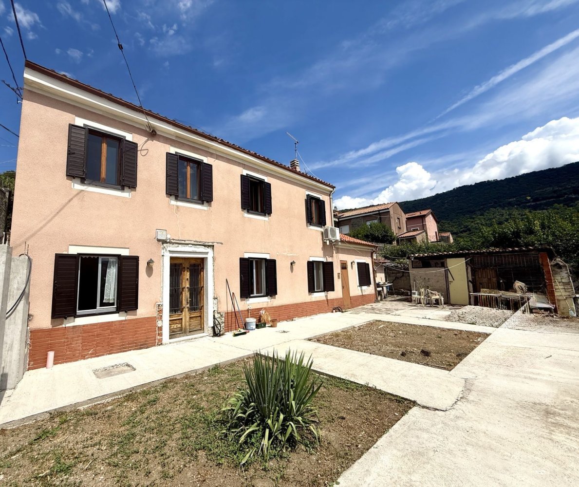 3غرفة منزل في Trieste, Italy رقم 271880