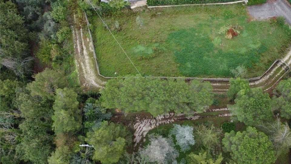 1390m² Land in Monte Roberto, Italy No. 74366