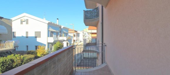 Apartamento de 4 habitaciónes en Giulianova, Italy No. 156198 8