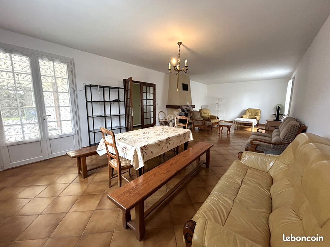 Casa de 7 dormitorios en Heugnes, France No. 271148