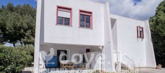 2 bedrooms Apartment in Taranto, Italy No. 97672 2