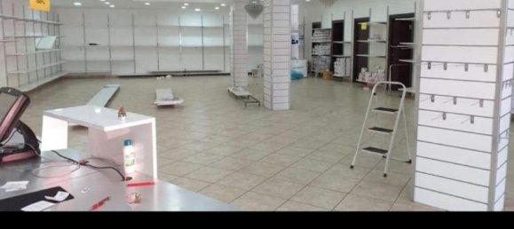 410m² Commercial property in Villa Literno, Italy No. 74958 4