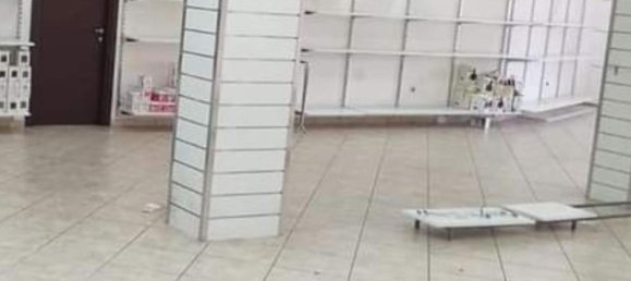 410m² Commercial property in Villa Literno, Italy No. 74958 5