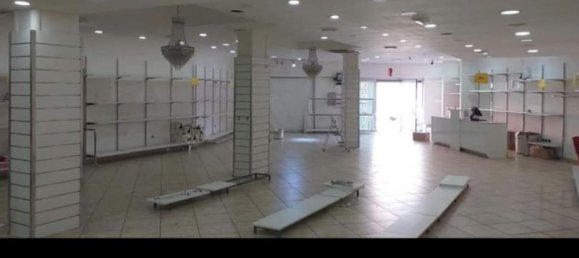 410m² Commercial property in Villa Literno, Italy No. 74958 3