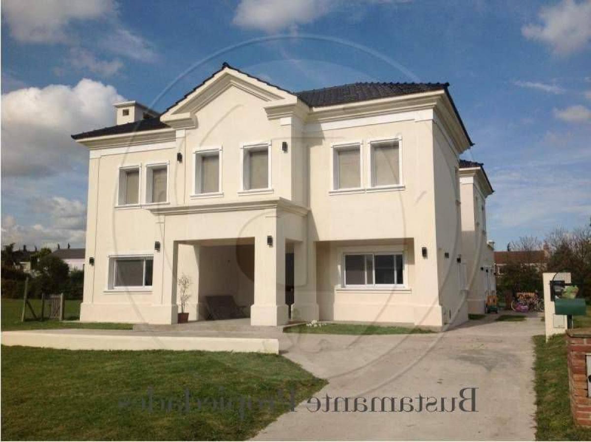 5 bedrooms House in Malvinas Argentinas, Argentina No. 6077