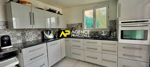 5 bedrooms House in Argenteuil, France No. 162892 3