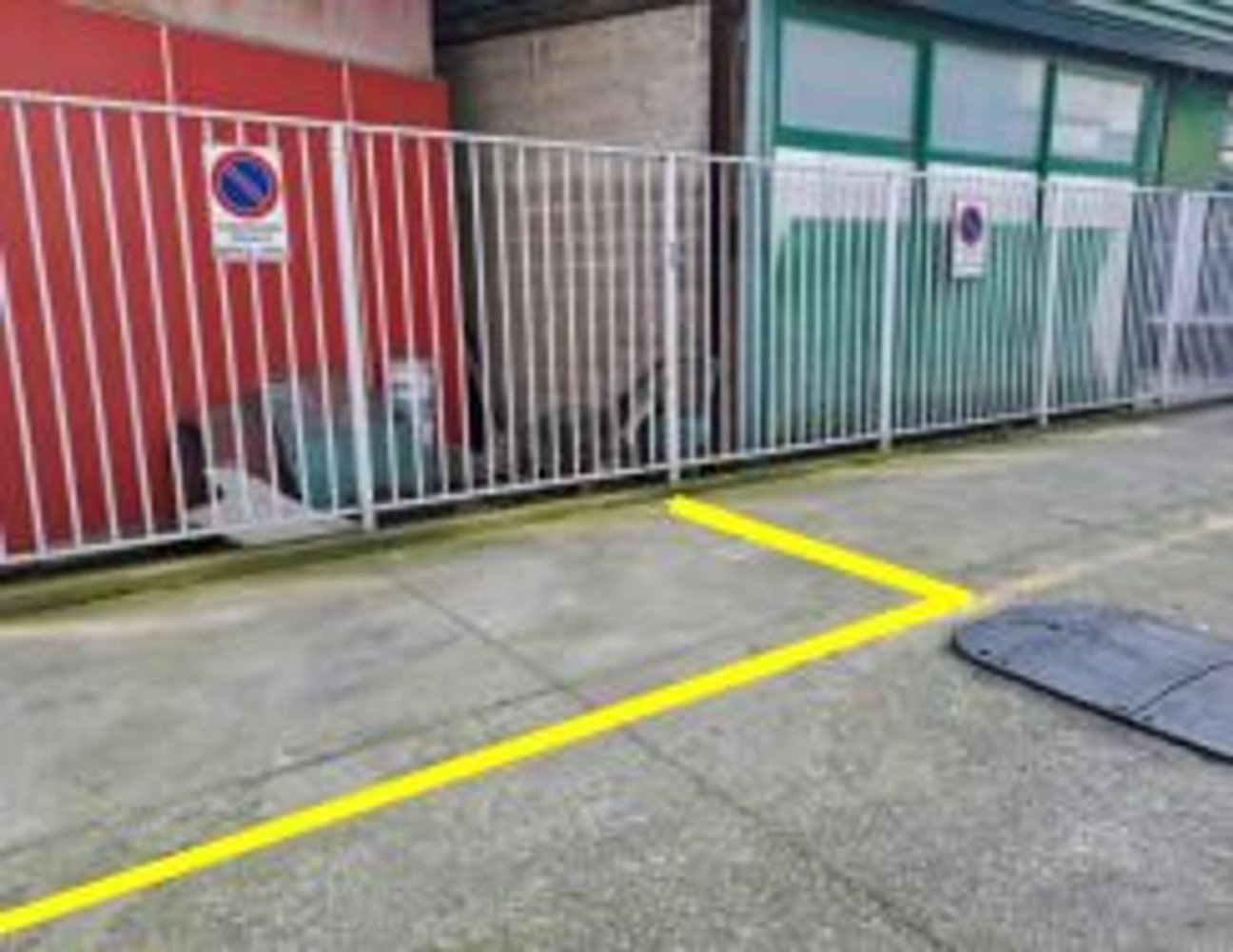  Garage in Milan, Italy No. 364815