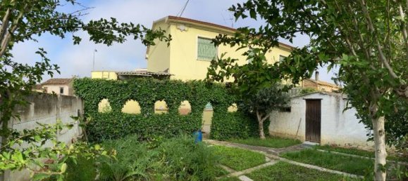 4 bedrooms House in Ostra, Italy No. 253198 8