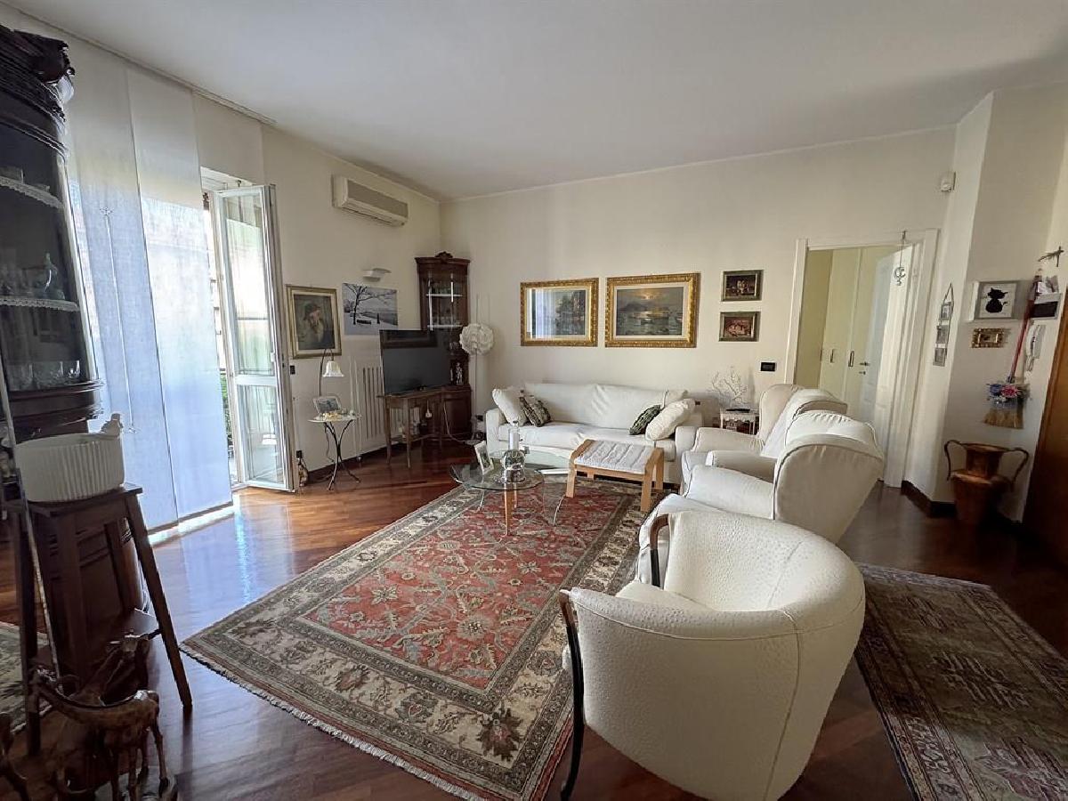 2 bedrooms Apartment in Monza, Italy No. 391231