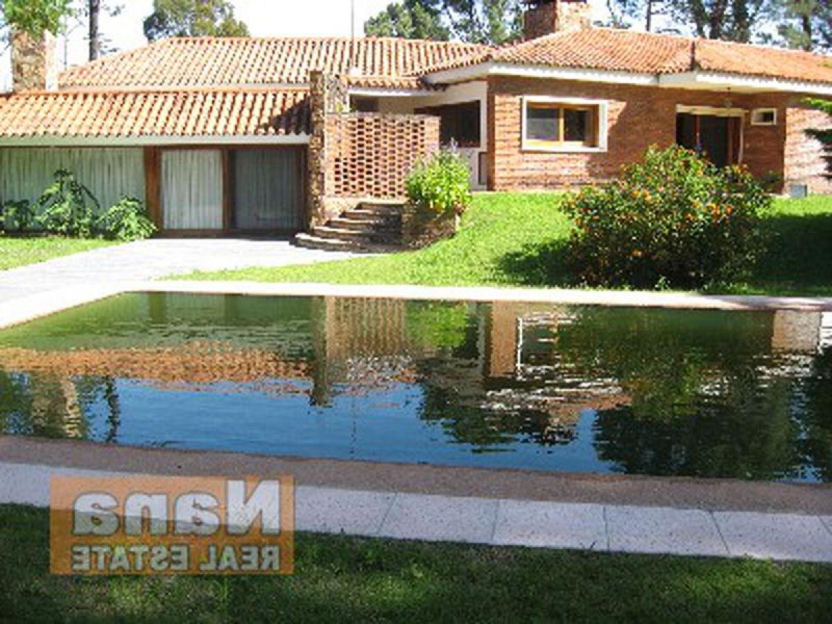4 bedrooms House in Maldonado, Uruguay No. 948