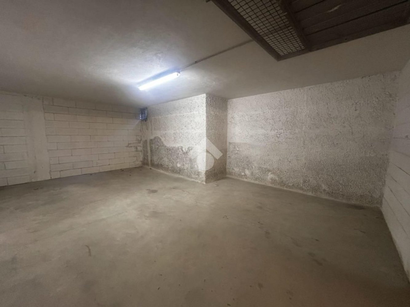  مرآب في Rimini, Italy 35متر مربع رقم 334466