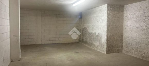  مرآب في Rimini, Italy 35متر مربع رقم 334466 2