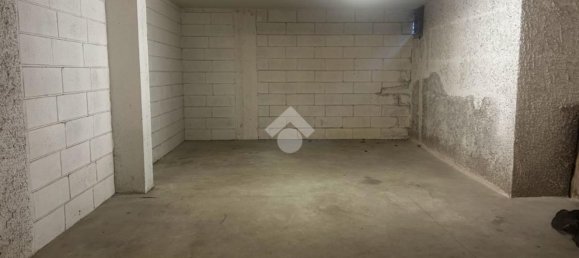  مرآب في Rimini, Italy 35متر مربع رقم 334466 5