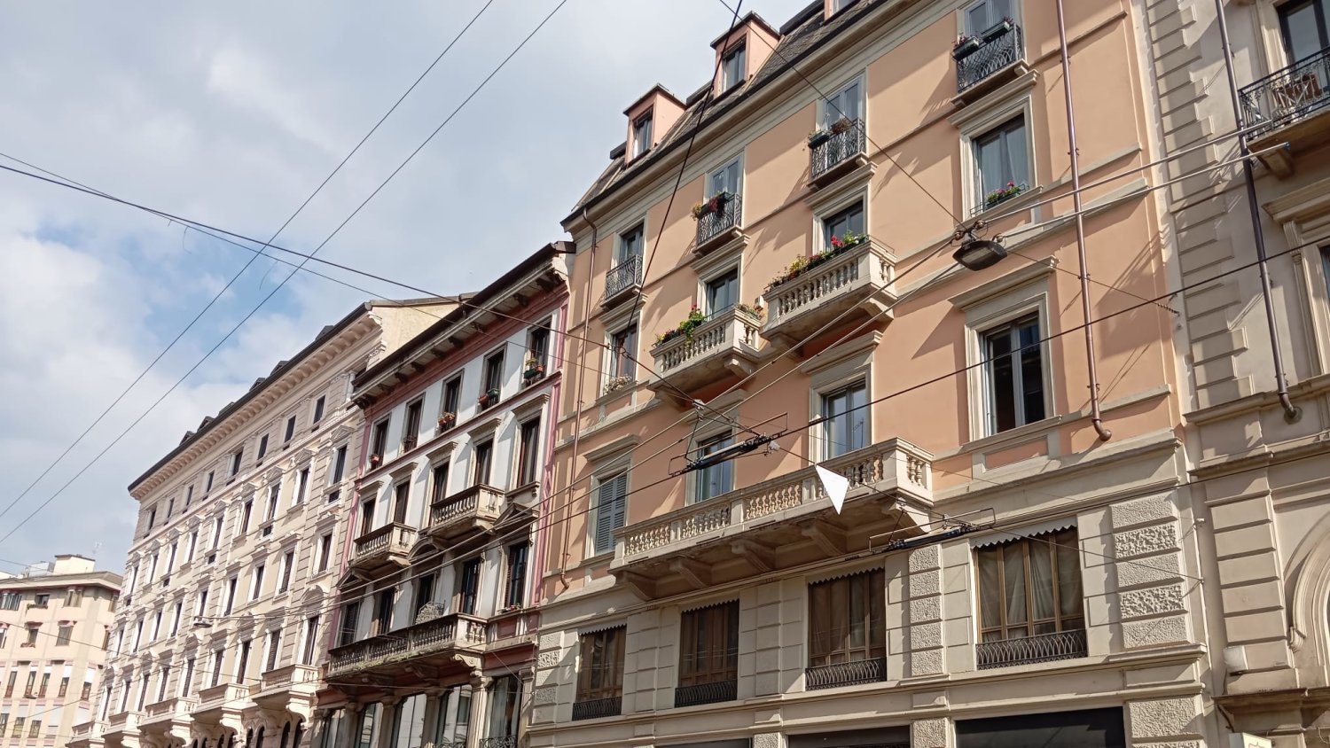 1 room Commercial property in Milan, Italy No. 328944