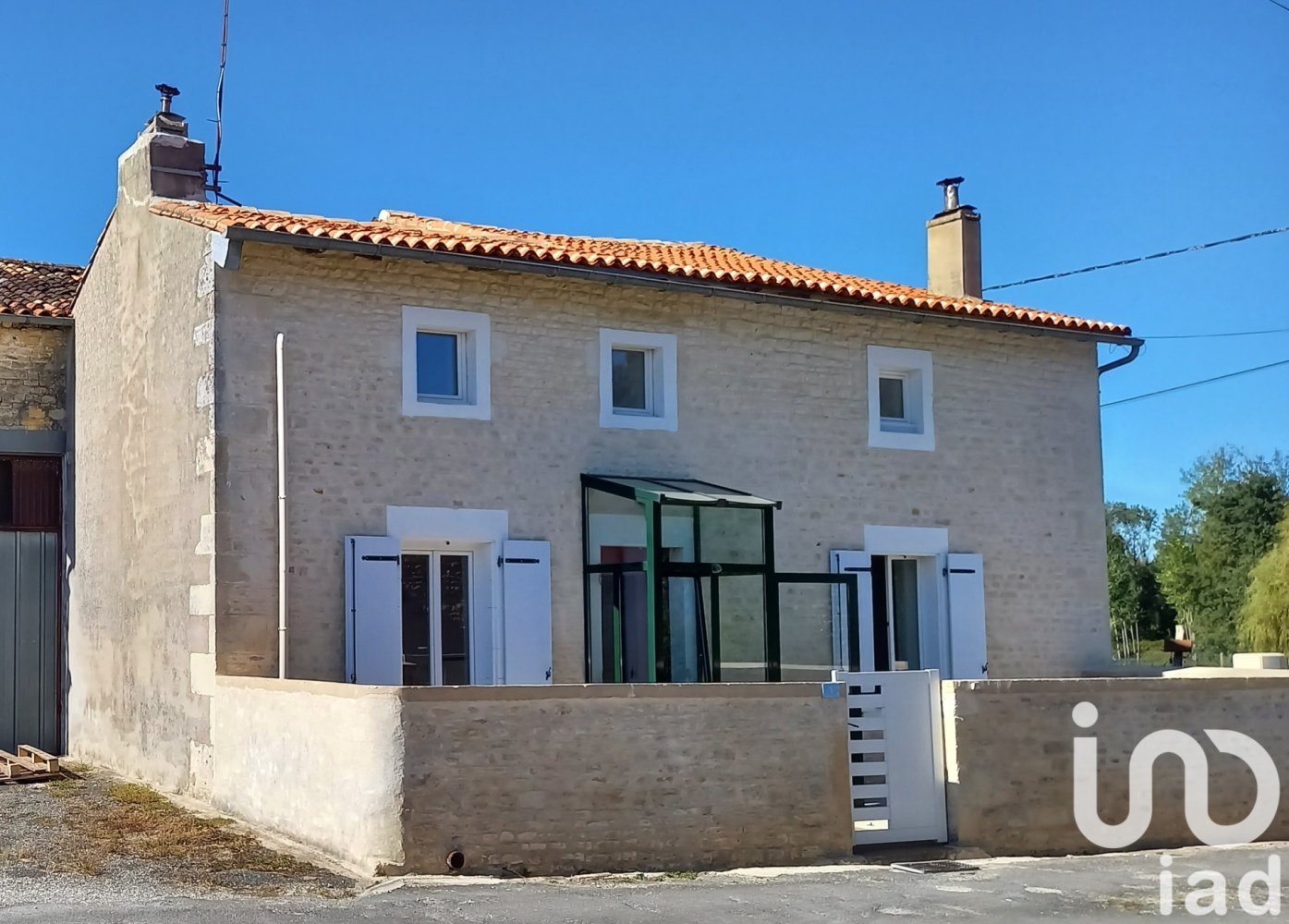 3 bedrooms House in Charente-Maritime, France No. 323233