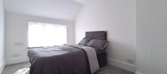 3 bedrooms House in Hounslow, United Kingdom No. 10588 12