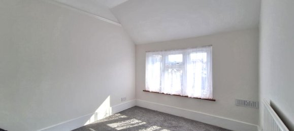 3 bedrooms House in Hounslow, United Kingdom No. 10588 6