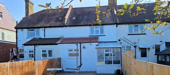 3 bedrooms House in Hounslow, United Kingdom No. 10588 10