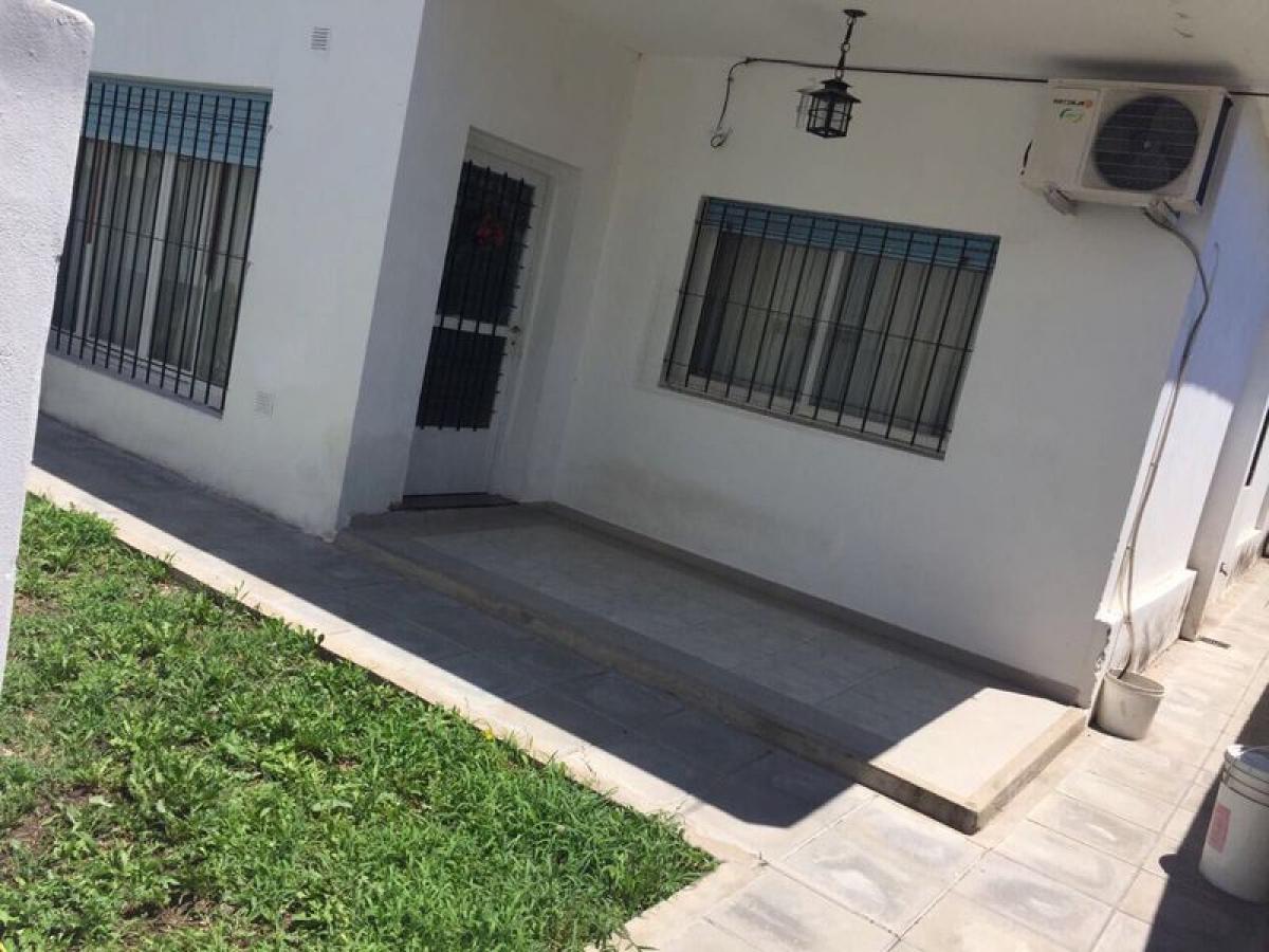 2 bedrooms House in Moron, Argentina No. 19933