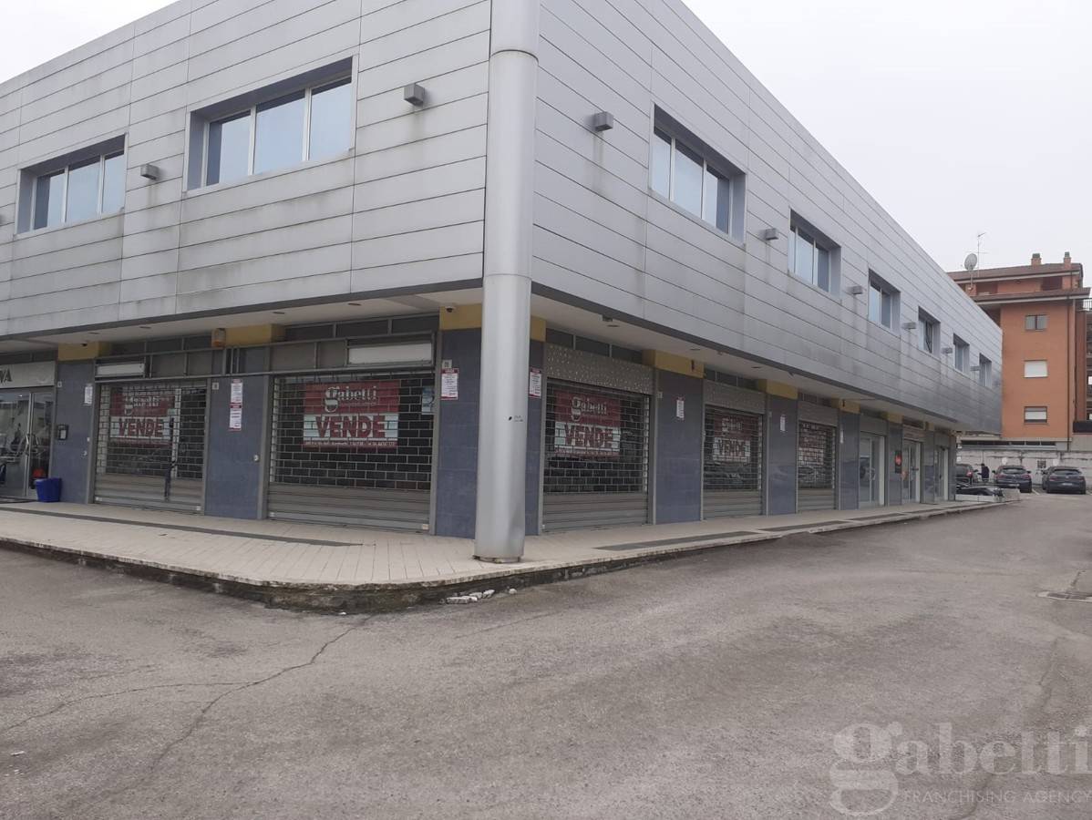 300m² Warehouse in Aprilia, Italy No. 138539