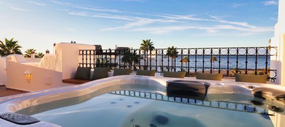 4 bedrooms Penthouse in Estepona, Spain No. 45434 2