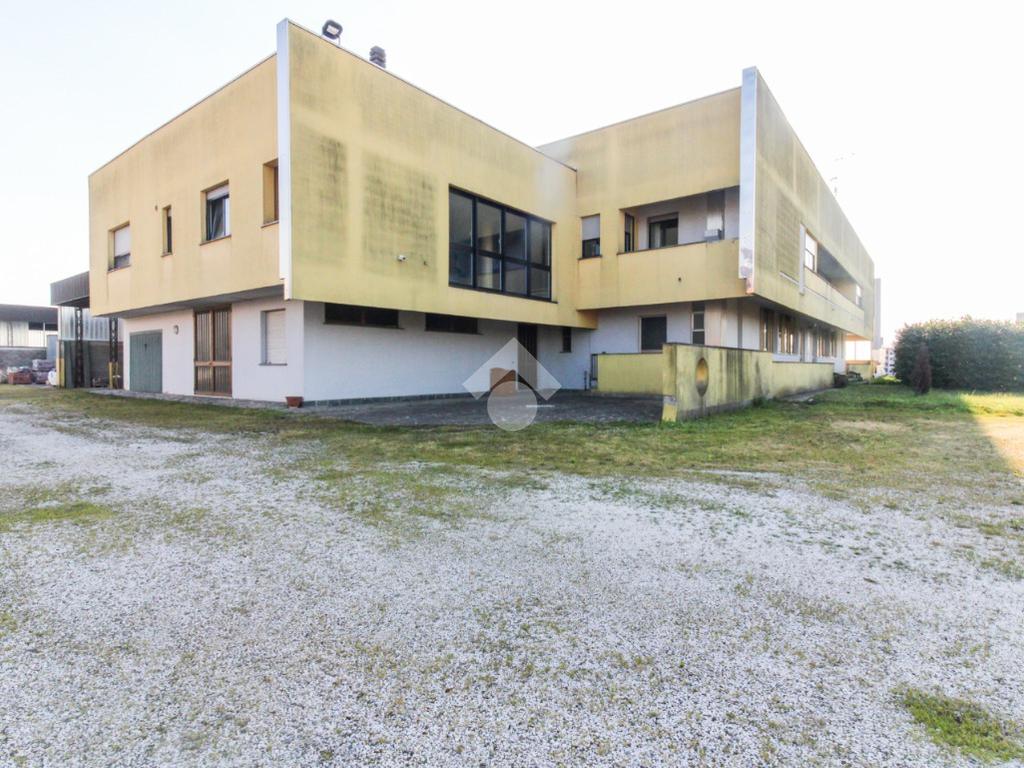 Almacén de 10 habitaciónes en Offanengo, Italy No. 78784