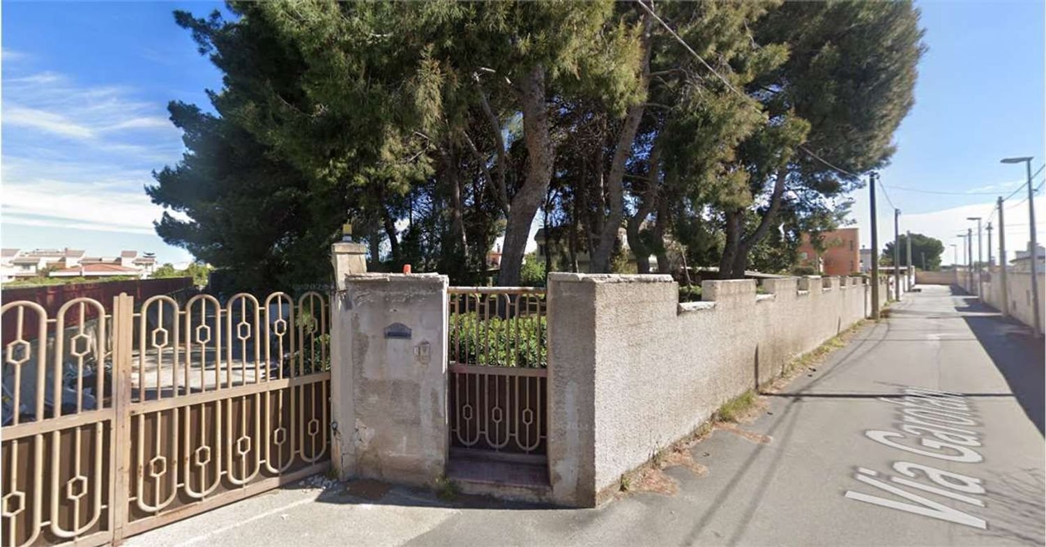 4 rooms Apartment in Taranto, Italy No. 186574