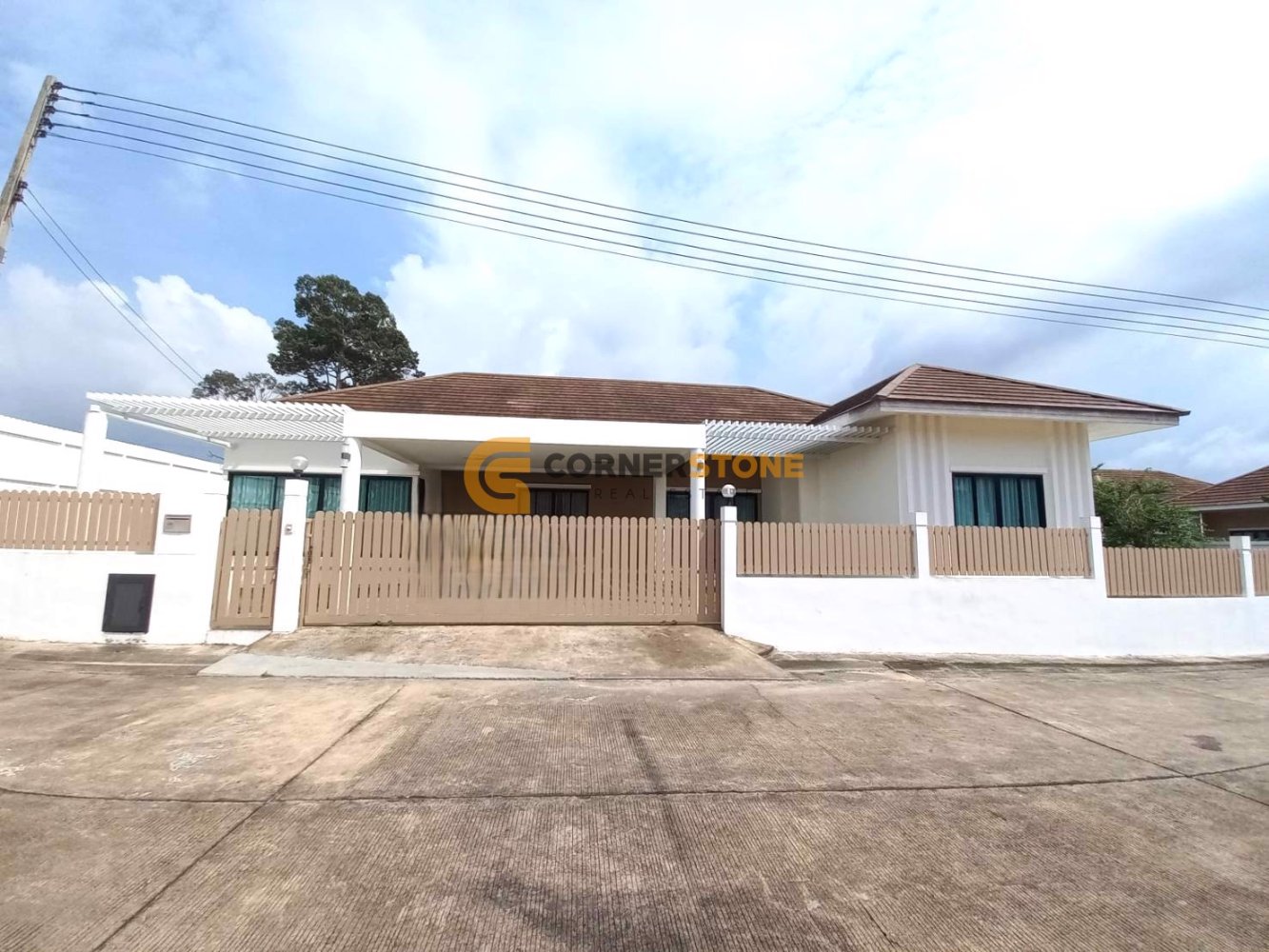 225m² House in Bang Sare, Thailand No. 26895
