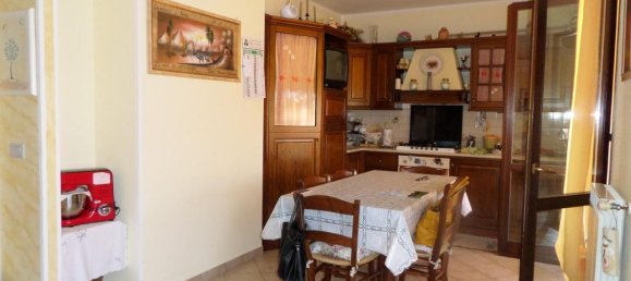 Квартира с 5 комнатами в Монтополи ин Валь д’Арно, Италия № 117486 13