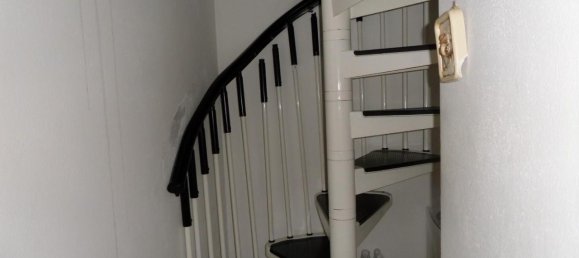 Квартира с 5 комнатами в Монтополи ин Валь д’Арно, Италия № 117486 3