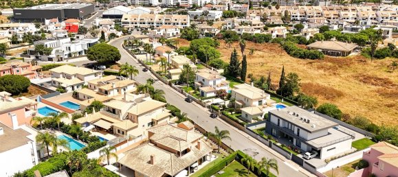 4 bedrooms Villa in Albufeira, Portugal No. 204582 3