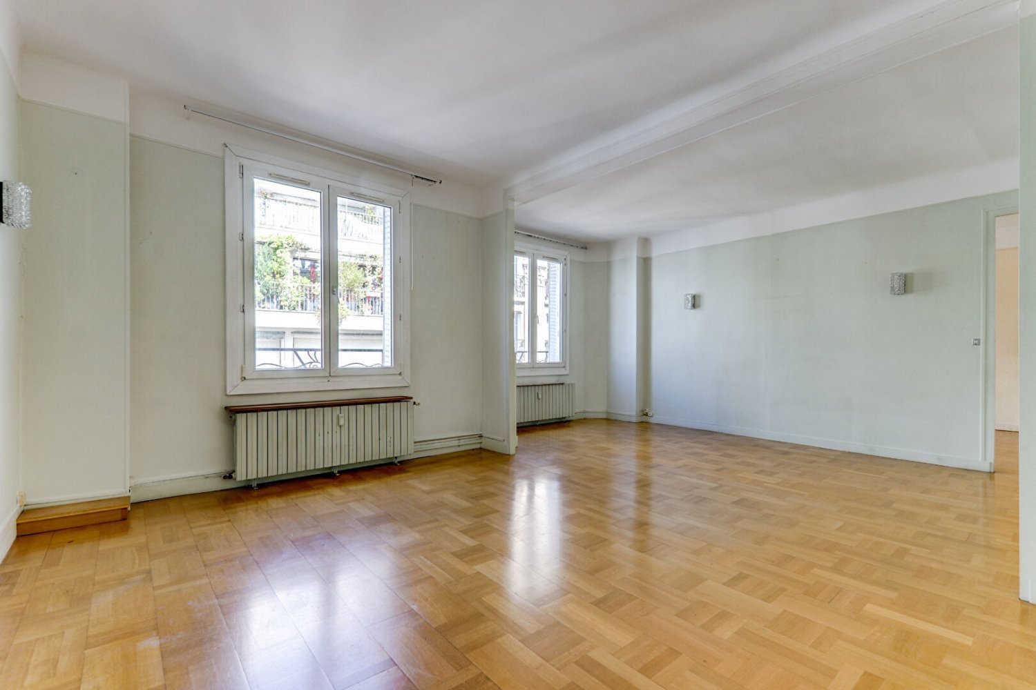 2 bedrooms Apartment in Paris, France No. 167435