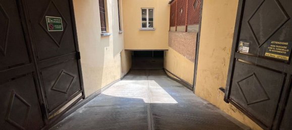 14m² Garage in Bologna, Italy No. 358659 3
