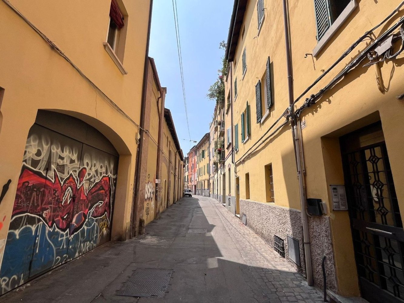 14m² Garage in Bologna, Italy No. 358659