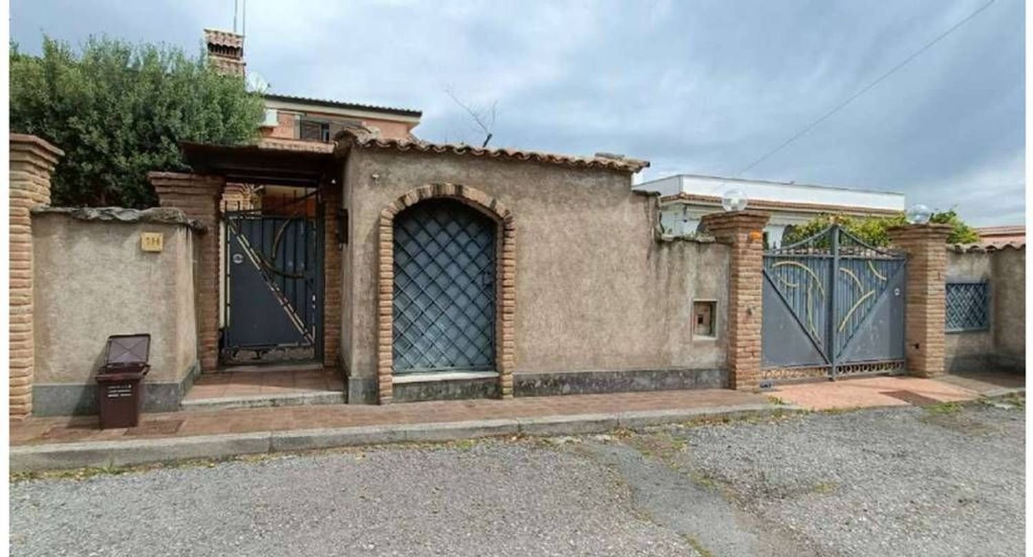 Дом с 3 комнатами в Помеция, Италия № 12627