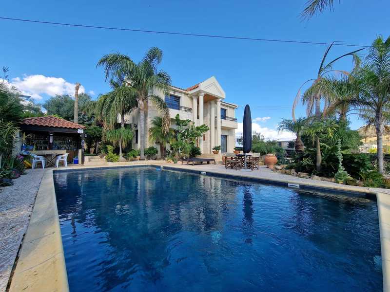 5 bedrooms Villa in Agios Athanasios, Cyprus No. 18630