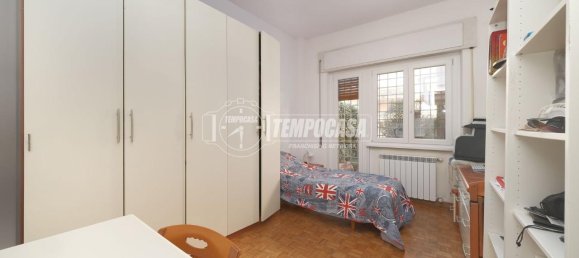 3 rooms Apartment in Rome, Italy No. 35689 9