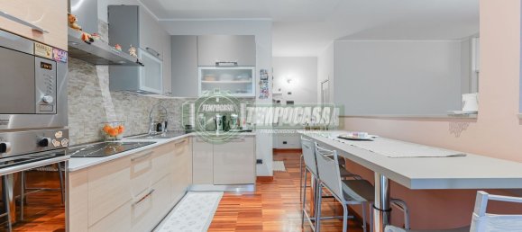 3-salle Appartement à Stezzano, Italy No. 145789 2