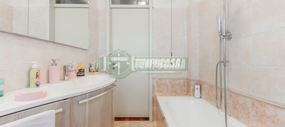 3-salle Appartement à Stezzano, Italy No. 145789 17