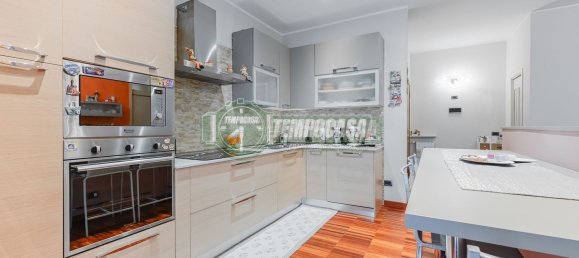 3-salle Appartement à Stezzano, Italy No. 145789 11